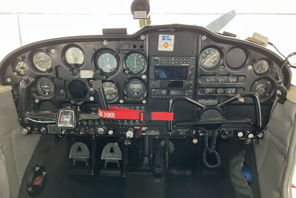 Piper Cherokee Cockpit